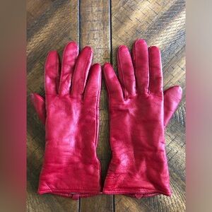 Women’s 100% red leather gloves. Cashmere lined. Size S. Exc Condition